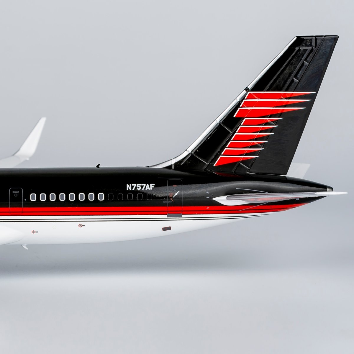 1/200 757-200/w トランプジェット「old tail」