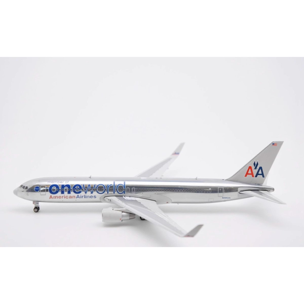 お取り寄せ商品】1/400 767-300ER アメリカン航空 One world塗