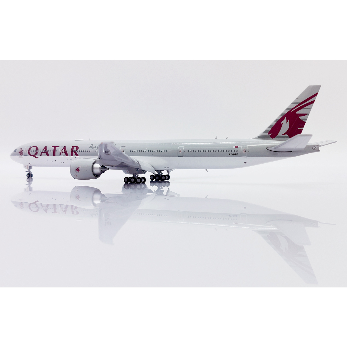 お取り寄せ商品】1/400 777-300ER カタール航空「創立25周年特別塗装機