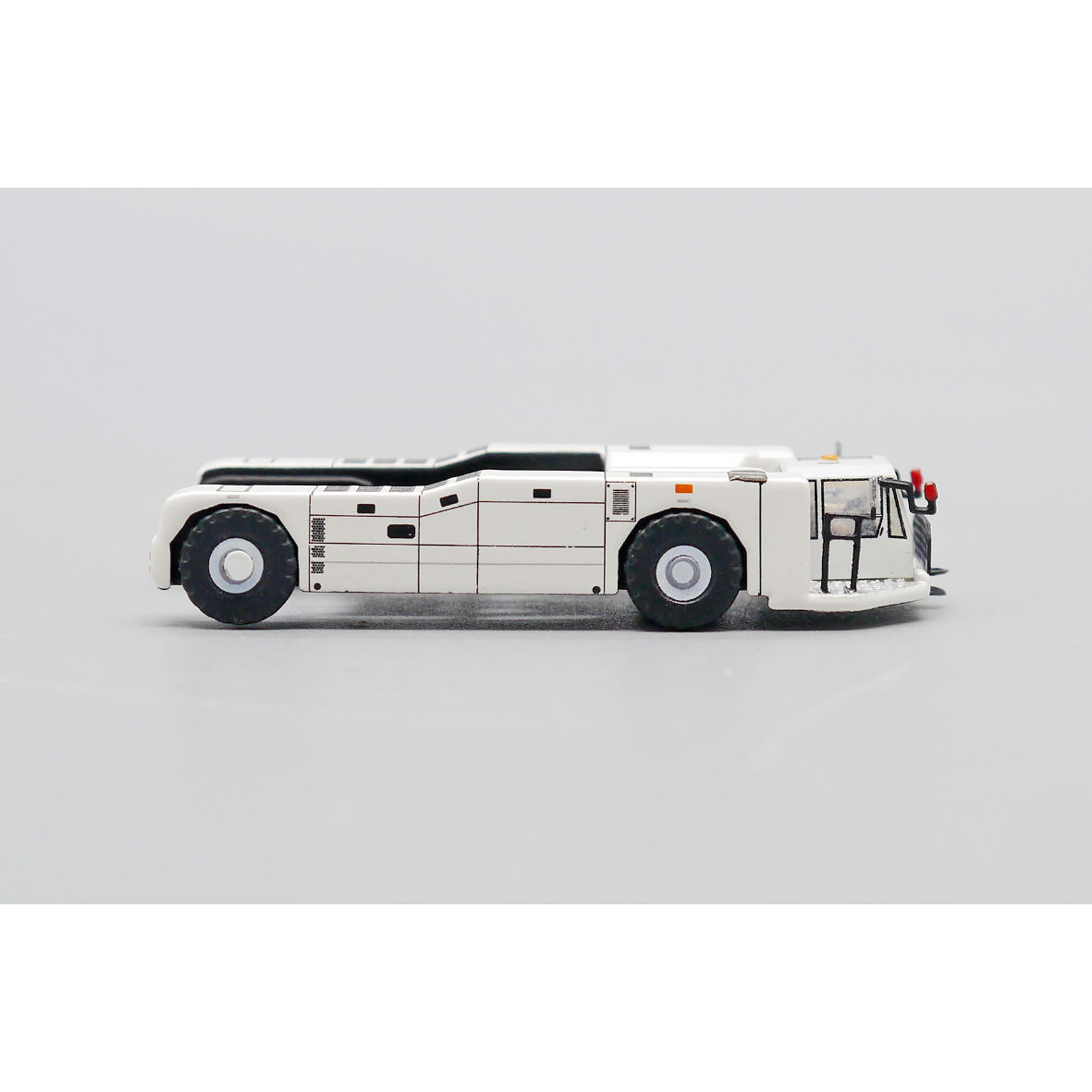 Jcwings 1/200 WT-250E トーイングカー Amazon.co.jp: トーイングカー コマツ WT250E 航空自衛隊 JC