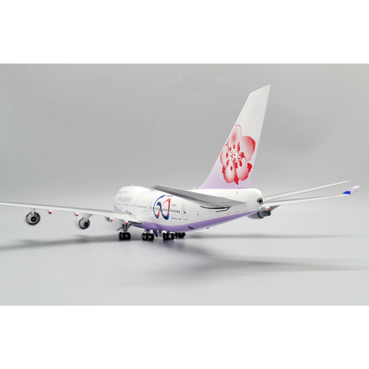 【新品】BOEING チャイナエアライン 747-400 1/200 スケール 1/200 747-400 チャイナエアライン「創立60周年特別塗装機」