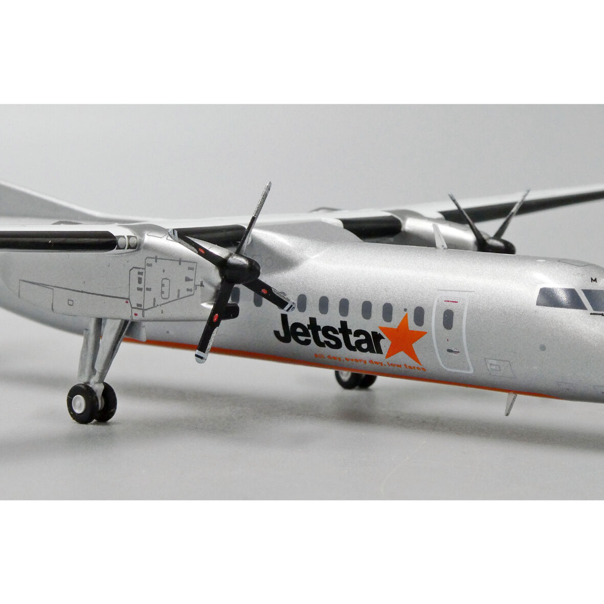 お取り寄せ商品】1/200 Dash 8-Q300 ジェットスター航空 VH-TQM | ひ