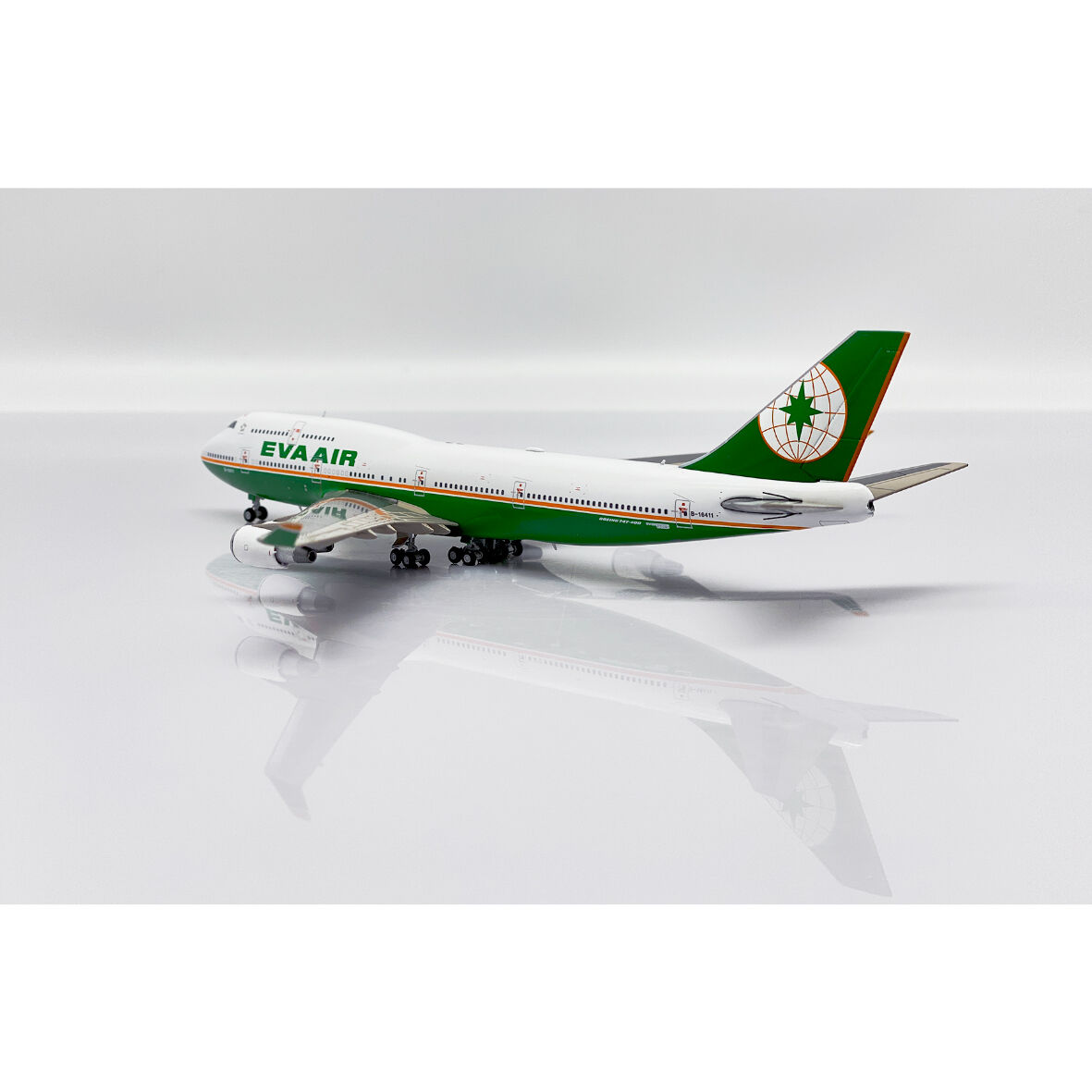 お取り寄せ商品】1/400 747-400 エバー航空(旧塗装) B-16411 お取り寄せ商品】1/400 747-400 エバー航空(旧塗装) B-16411