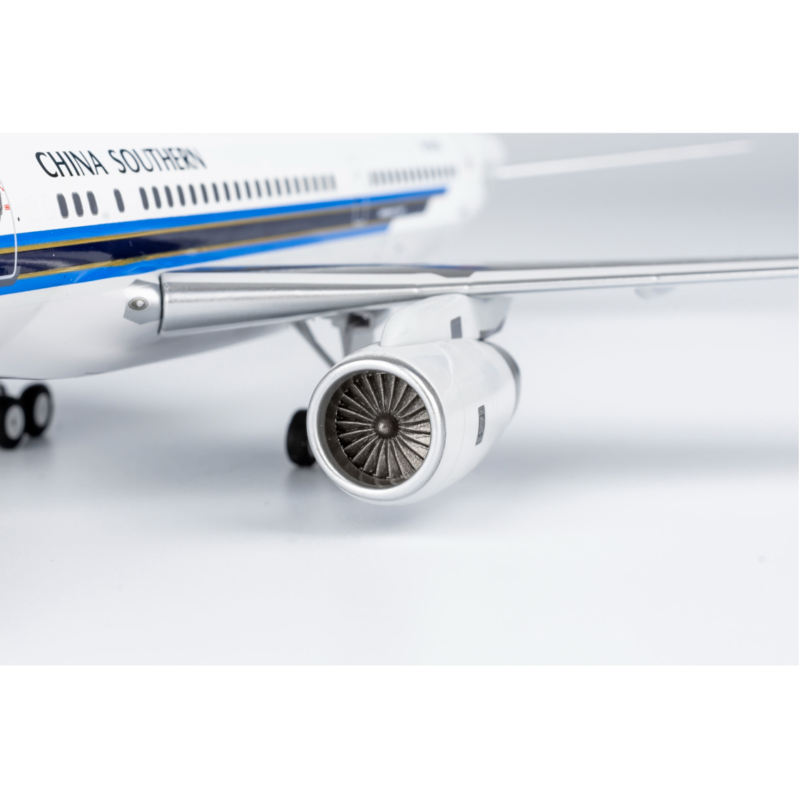 お取り寄せ商品】1/200 757-200 中国南方航空「お腹側グレー」