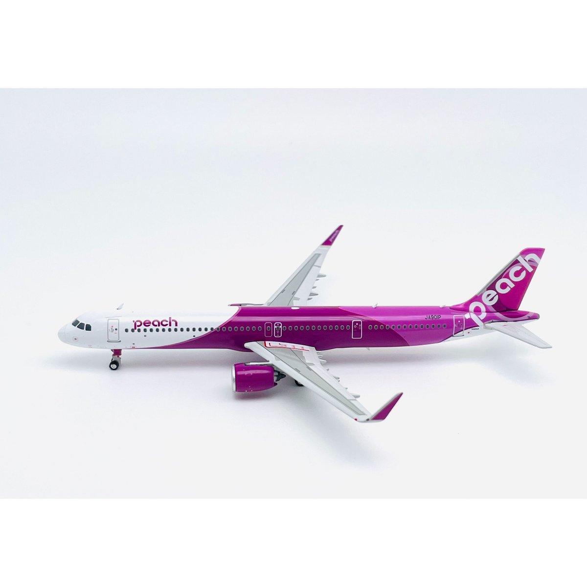 非売品・新商品情報】1/400 A321neo ピーチ JA901P | ひこーきちゃん