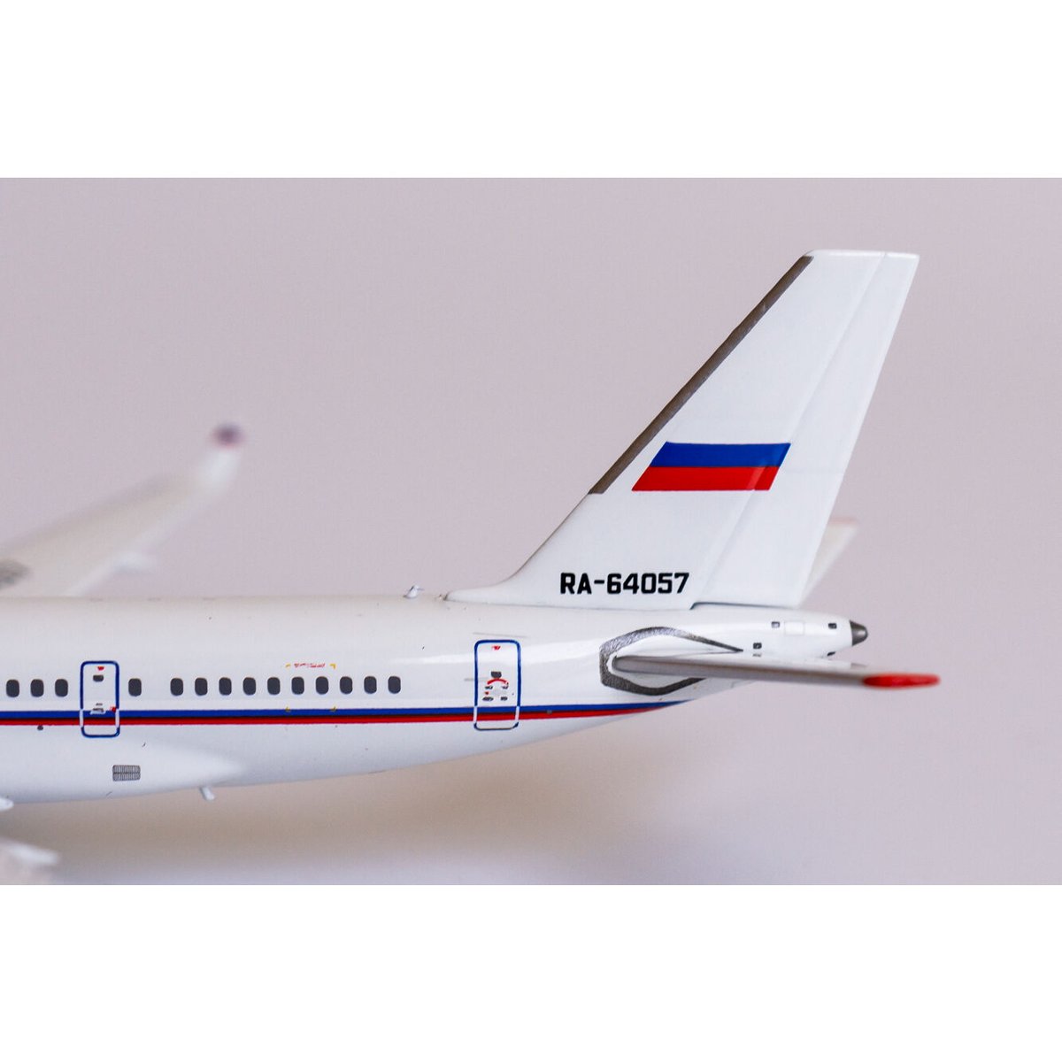 お取り寄せ商品】1/400 Tu-204-300 ロシア連邦保安庁 RA-64057