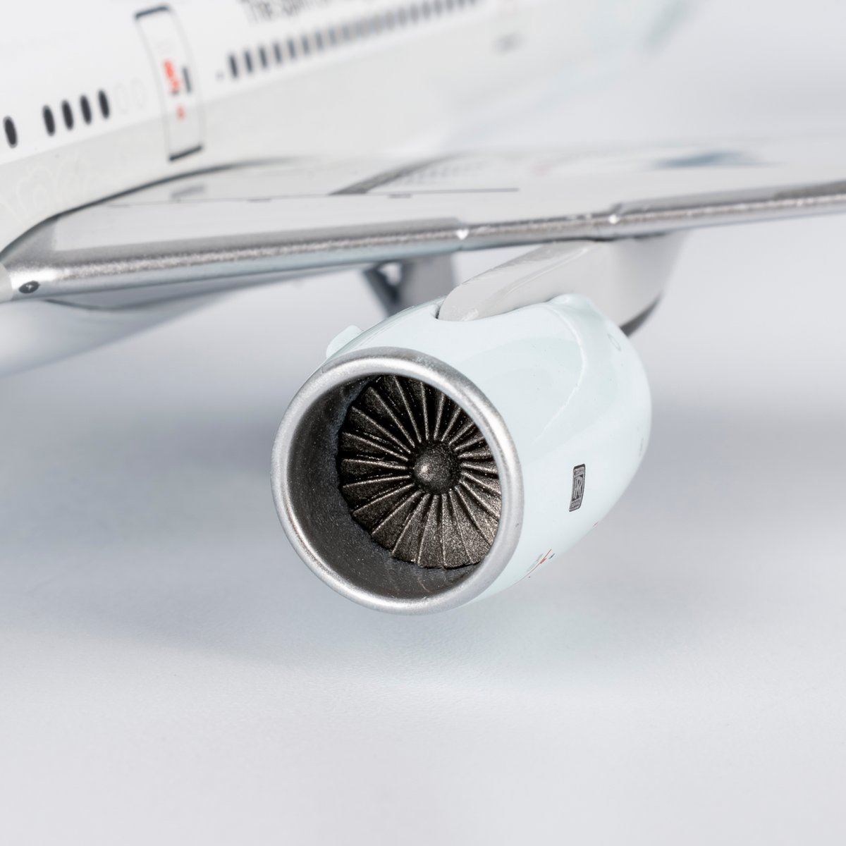 1/400 777-300 キャセイパシフィック航空「The Spirit