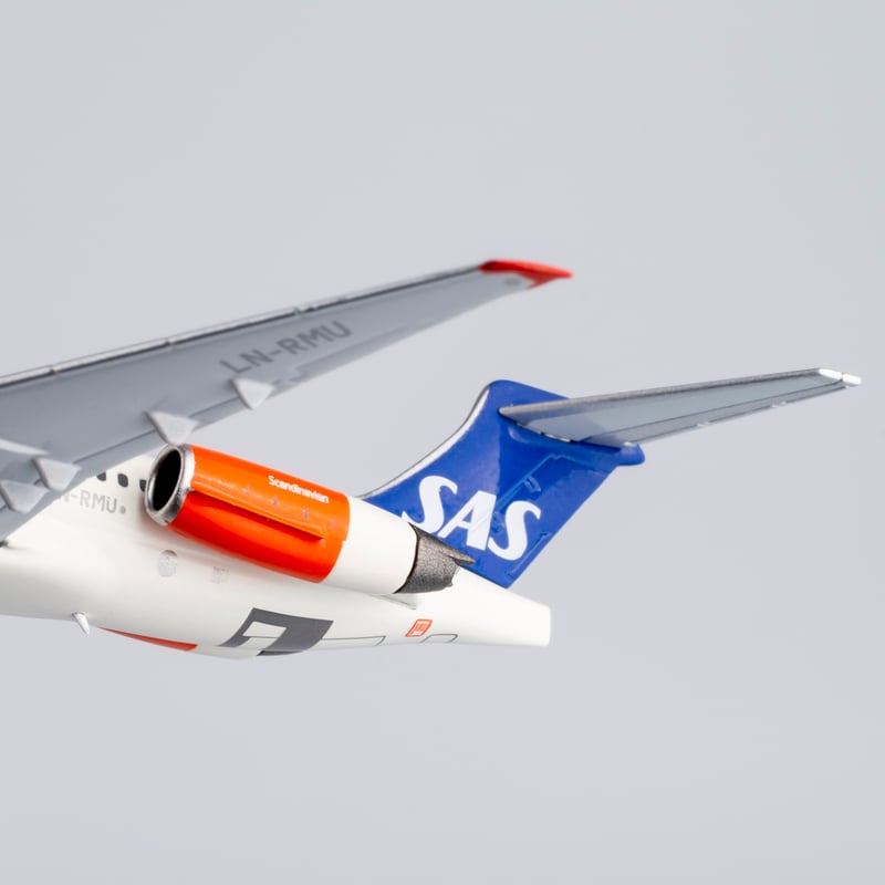 お取り寄せ商品】1/400 MD-87 (DC-9-87) スカンジナビア(SAS)航