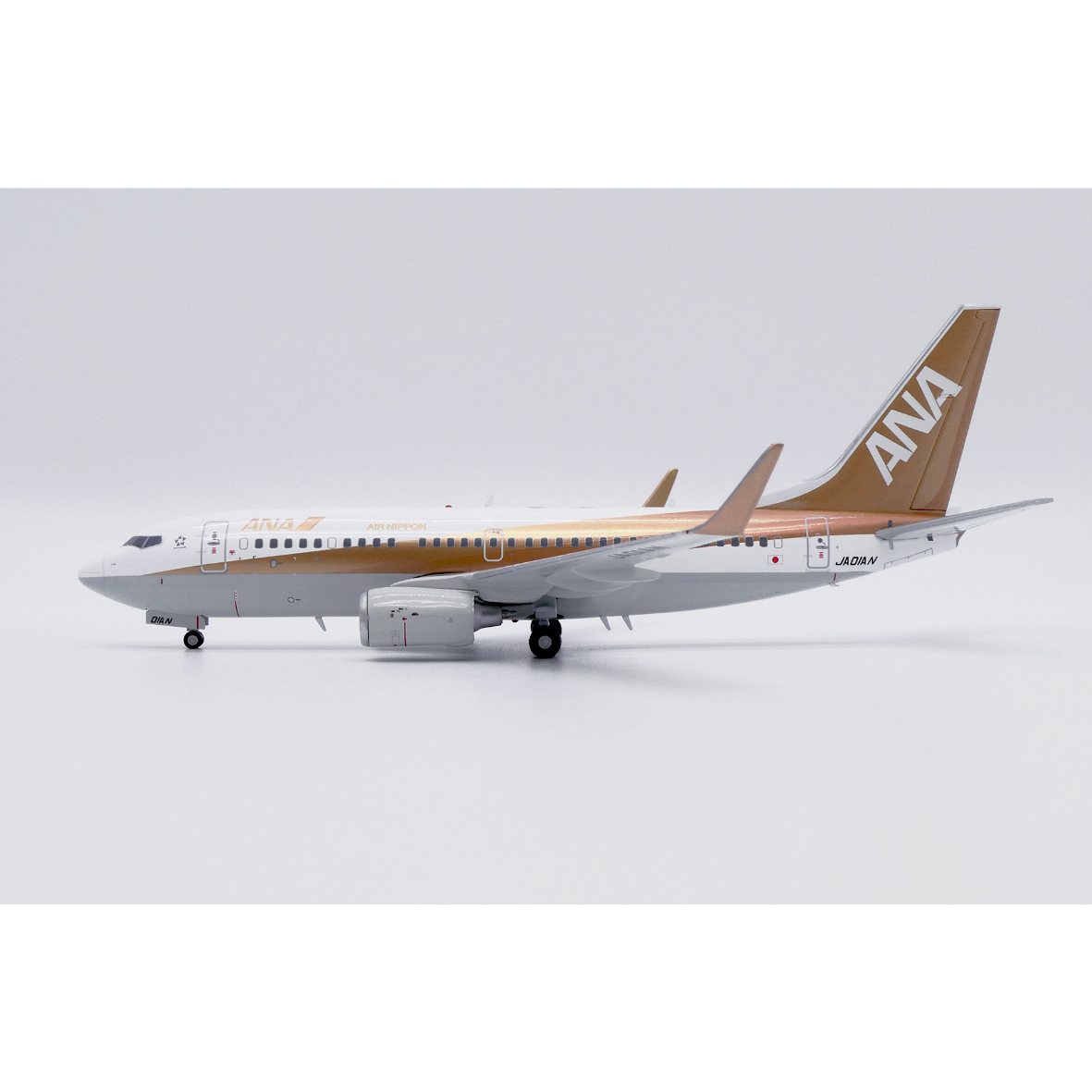 非売品・新商品情報】1/200 737-700 ANA「ゴールドジェット 1号機 特