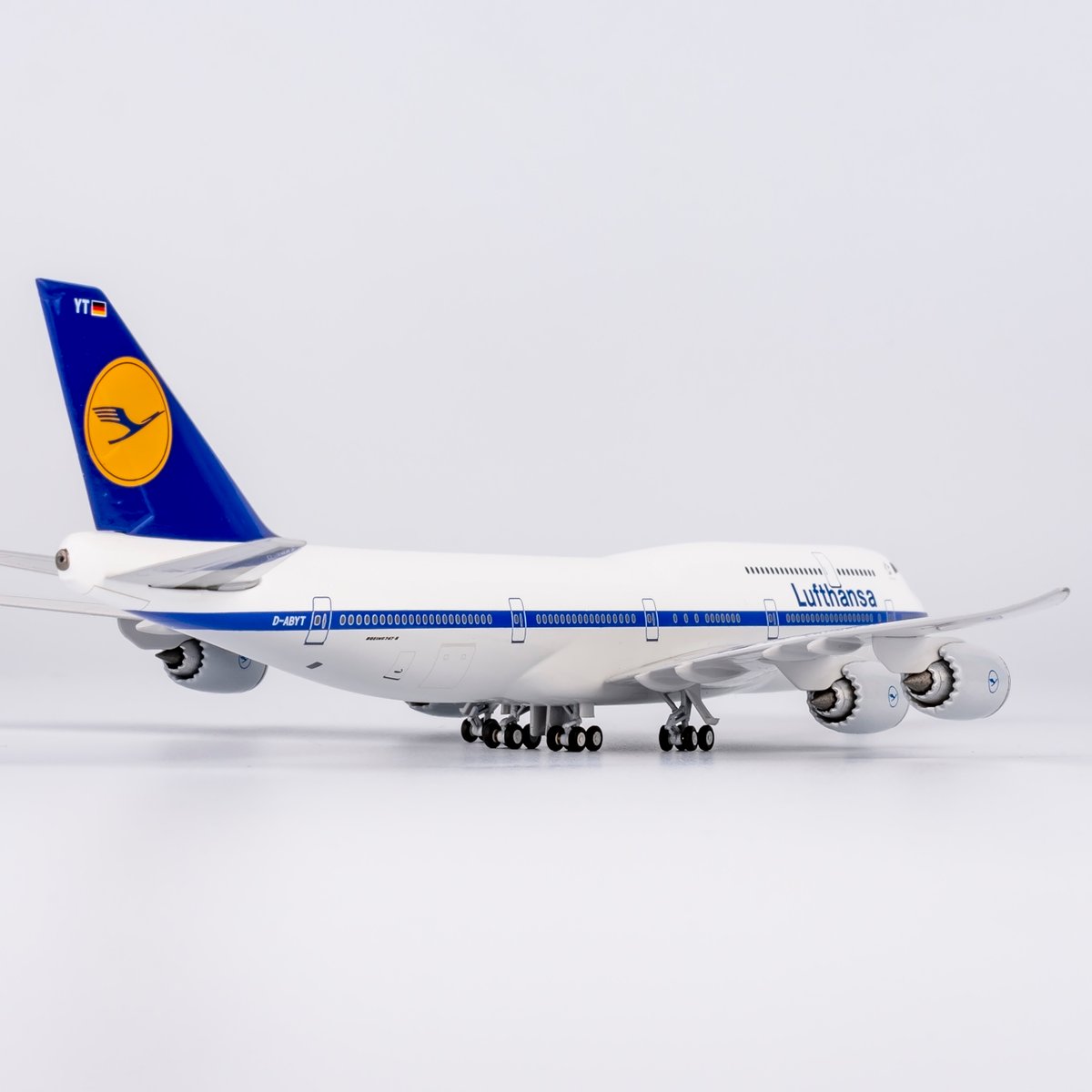 1/400 747-8 ルフトハンザ航空「60周年レトロ特別塗装機」 D-ABYT