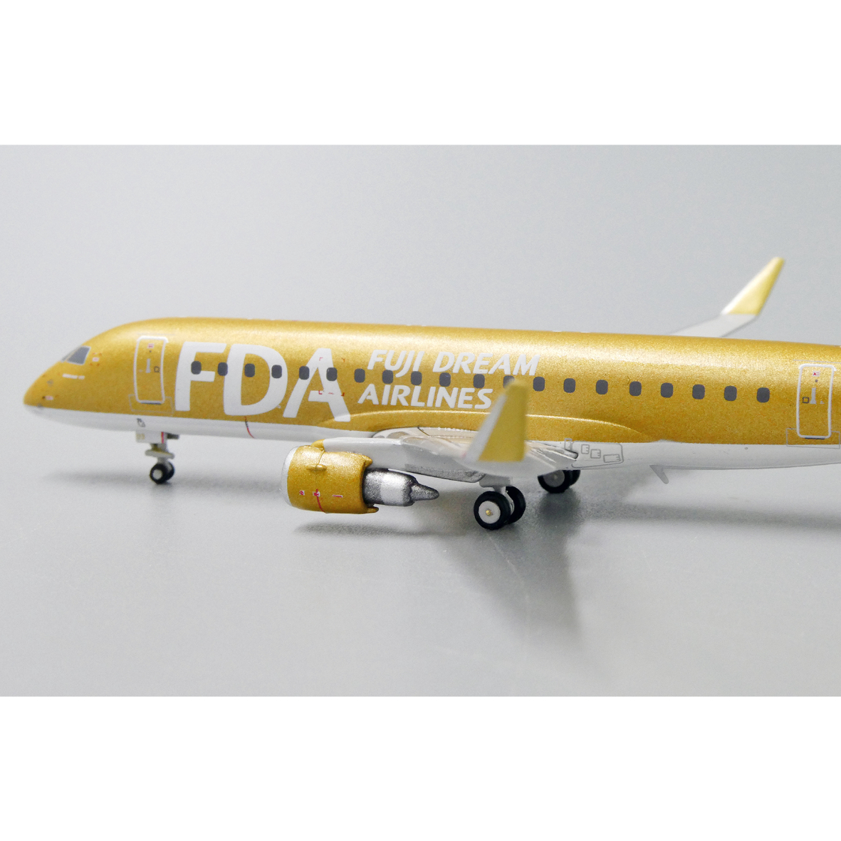 JC Wings 1:400 富士エアラインズ ERJ-175 JA10FJ JC Wings 1:400 富士エアラインズ ERJ-175 JA10FJ - メルカリ