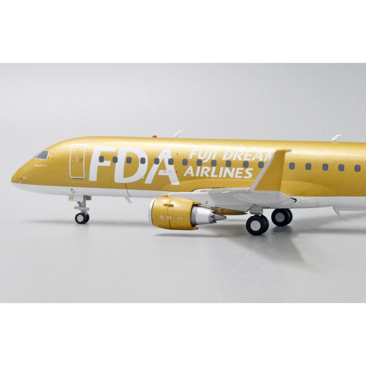 FDA フジドリームエアラインズ E175 ゴールド 1/200 JA09FJ 非売品・新商品情報】1/200 ERJ-175 フジドリームエアラインズ 