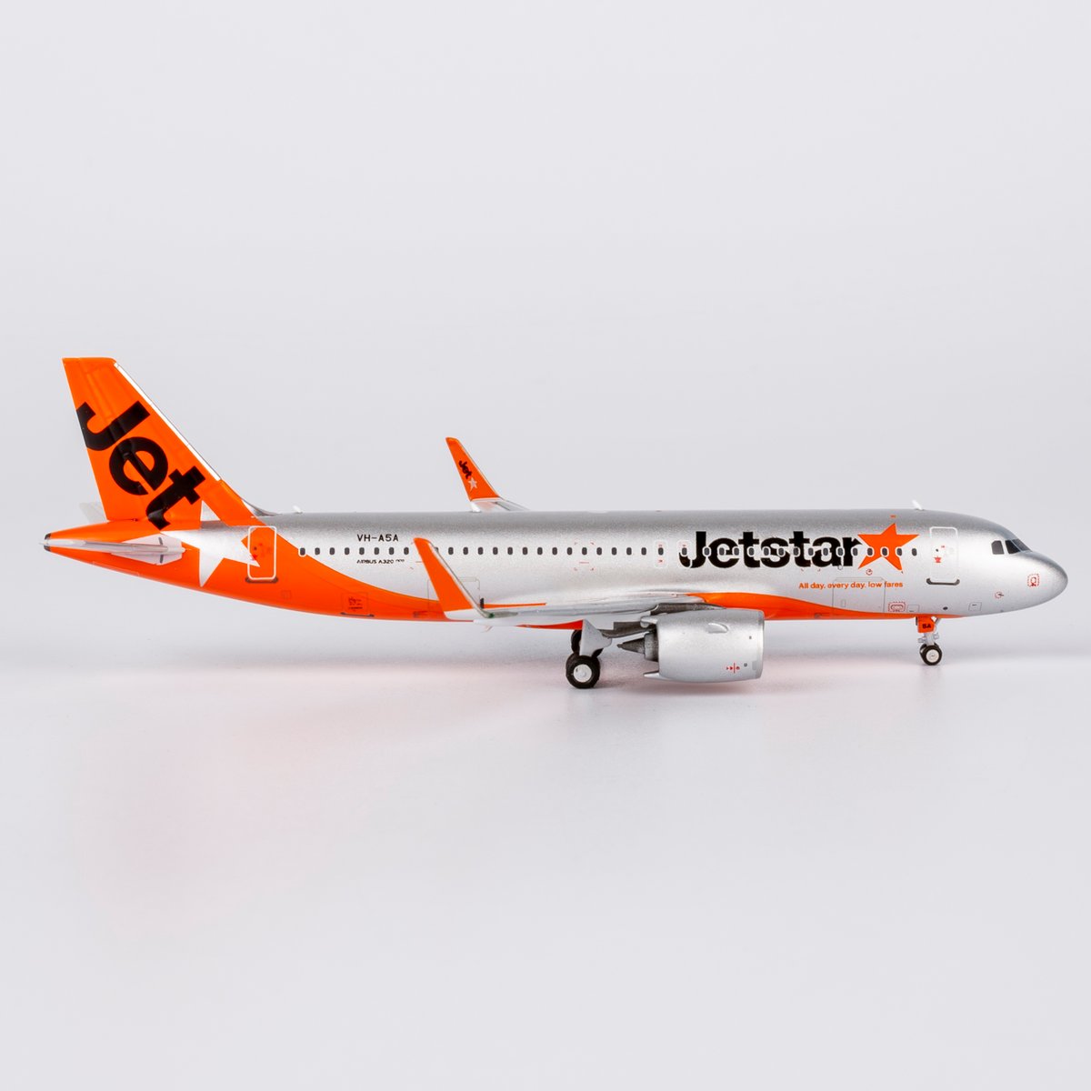 ジェットスター航空 A320neo VH-A5A 1/400 お取り寄せ商品】 1/400 A320neo ジェットスター「First A320n