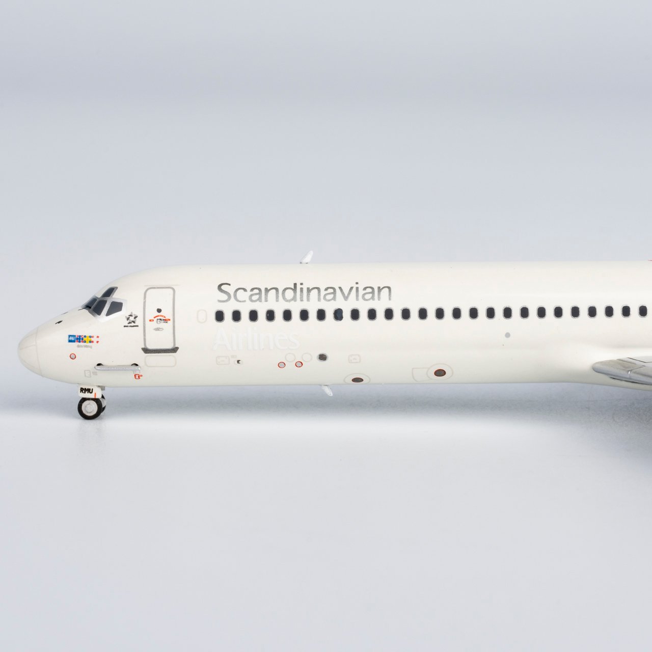 お取り寄せ商品】1/400 MD-87 (DC-9-87) スカンジナビア(SAS)航