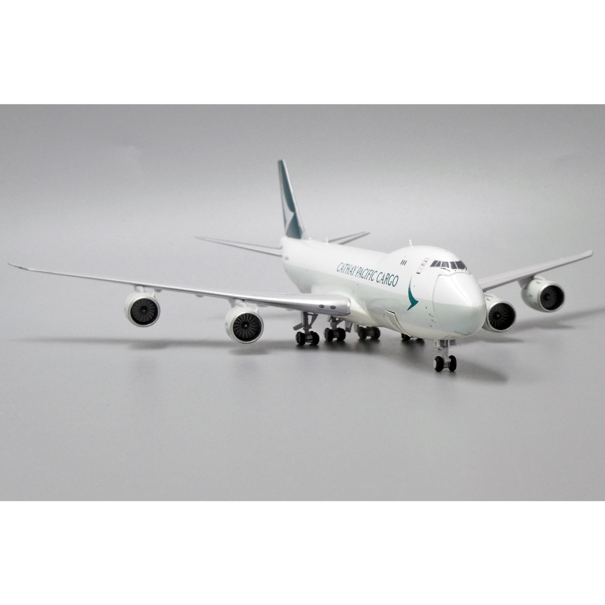 1/400 747-8F キャセイパシフィック航空 B-LJB 貨物ドア開閉選択式