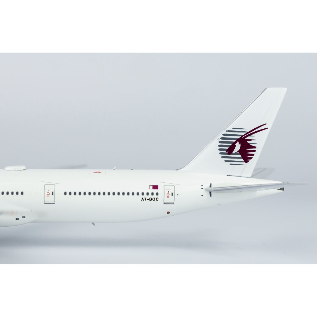 お取り寄せ商品】1/400 777-300ER カタール航空 [レトロ塗装機]