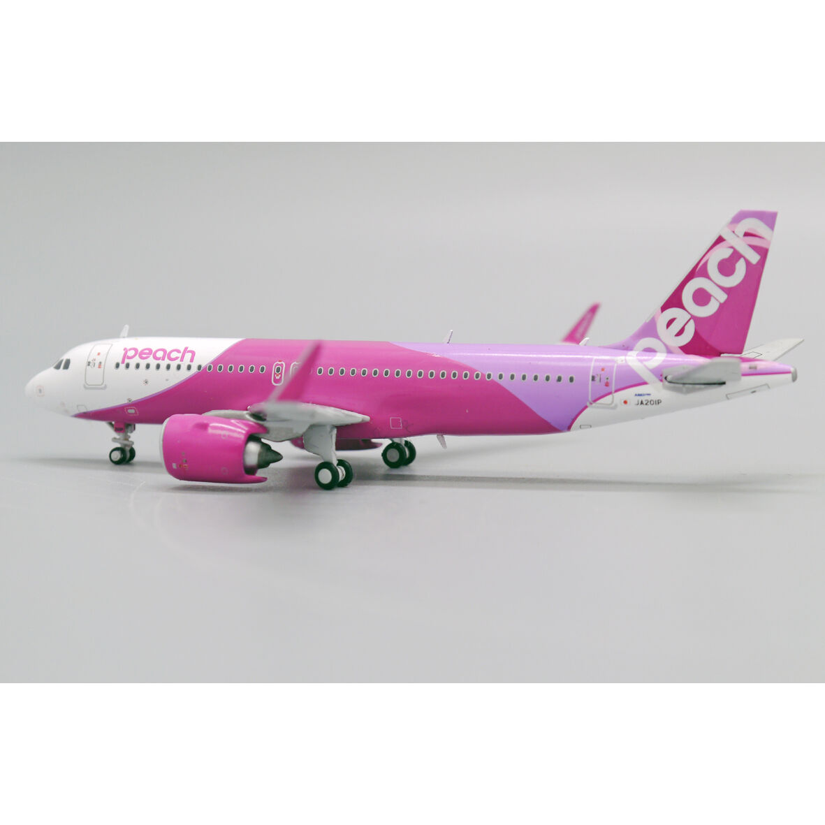 セール 登場から人気沸騰 peach ピーチ航空 1:400 A320neo 航空機
