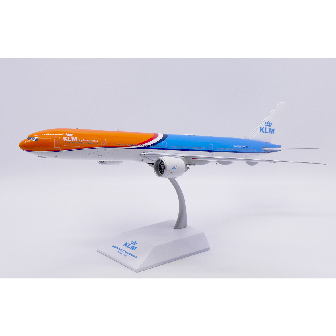 1/200 777-300ER KLMオランダ航空「オレンジ・プライド特別