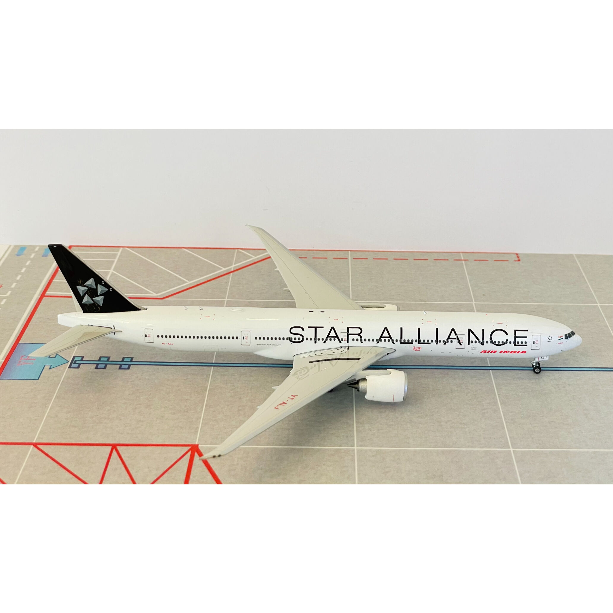 お取り寄せ商品】1/400 777-300ER エア・インディア「スター