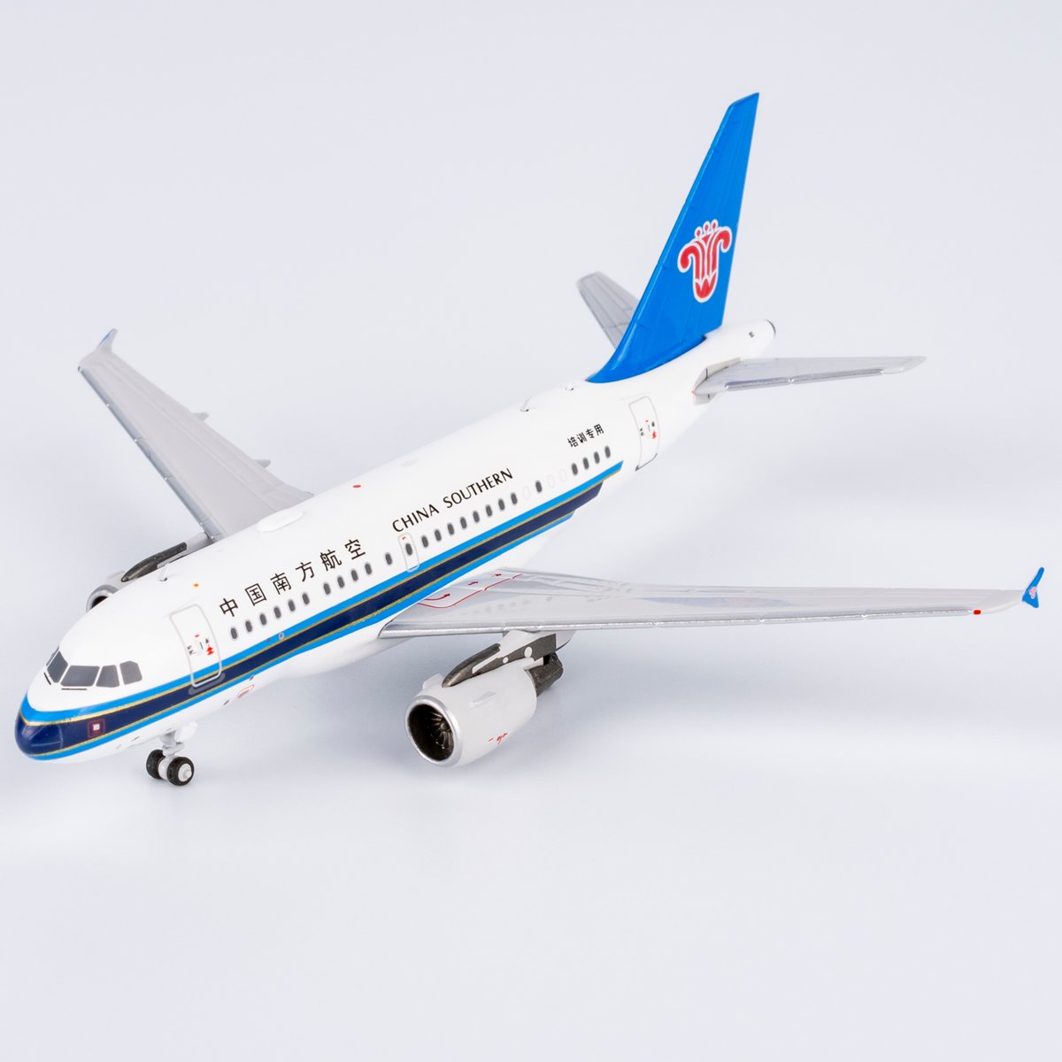 お取り寄せ商品】1/400 A318-100 中国南方航空「整備士向けの訓練専用機