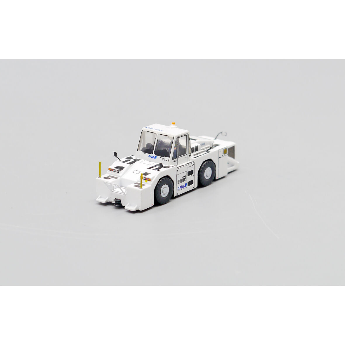 非売品・新商品情報】1/200 トーイングトラクターWT500E ANAカラー