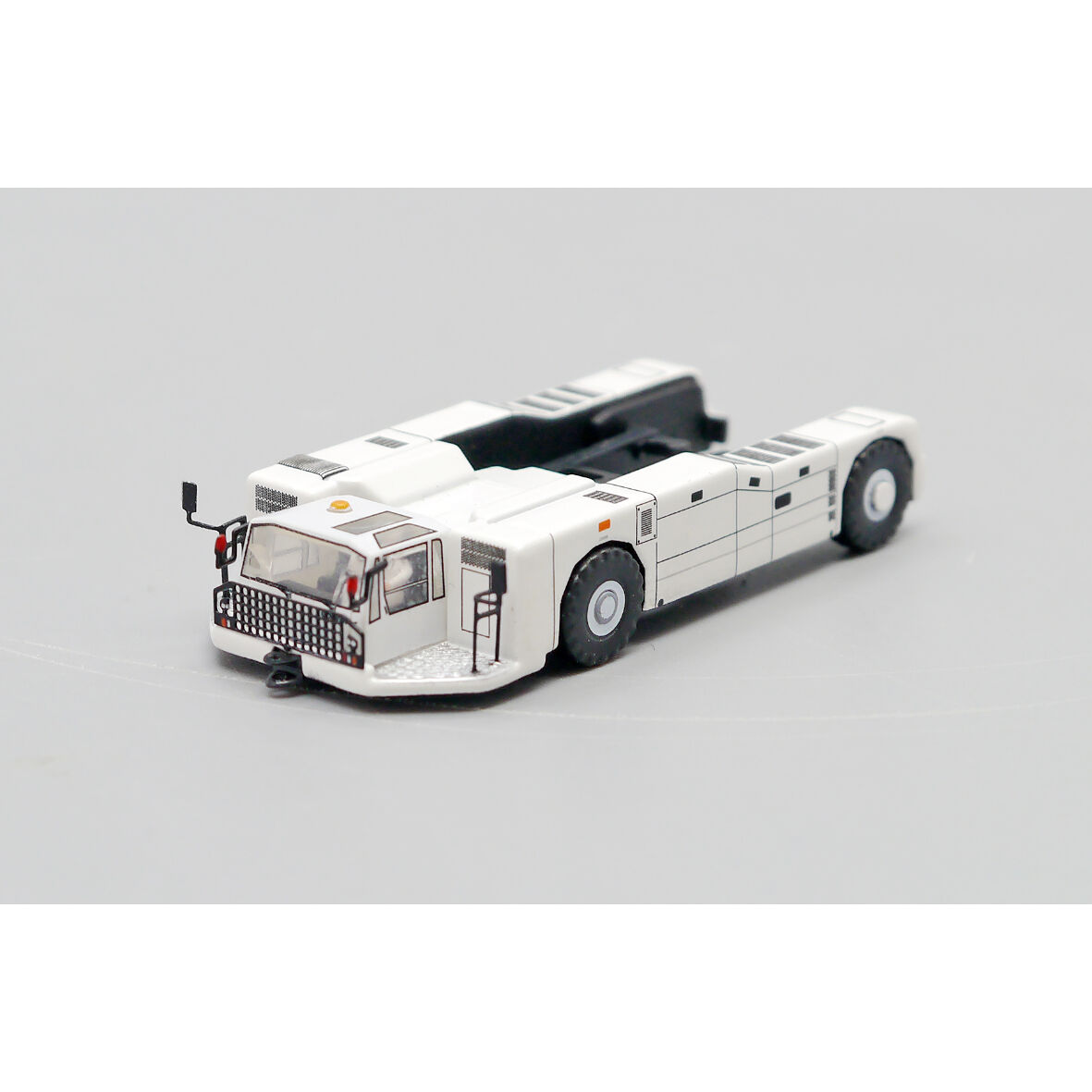 JC Wings 無塗装 1:200 トーイングトラクター JC Wings 無塗装 1:200 トーイングトラクター - メルカリ