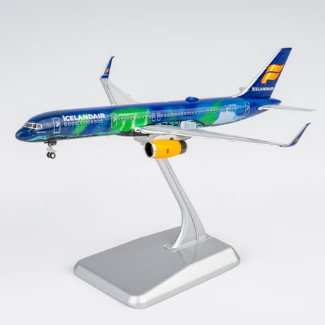 【お取り寄せ商品】(ULTIMATE COLLECTION)1/400  757-200/w  アイスランド航空「Aurora」 TF-FIU  スタンド付き