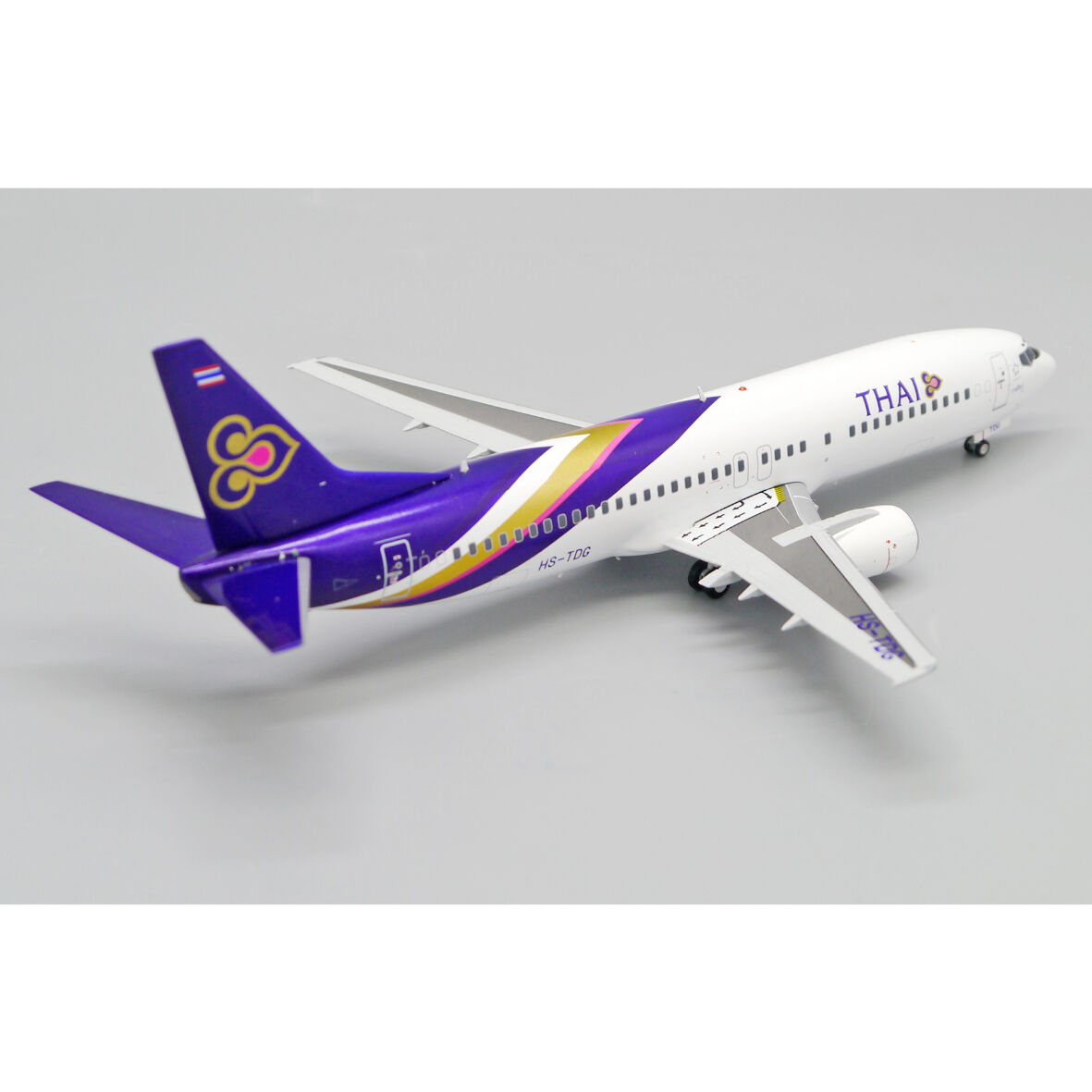 お取り寄せ商品】1/200 737-400 タイ国際航空