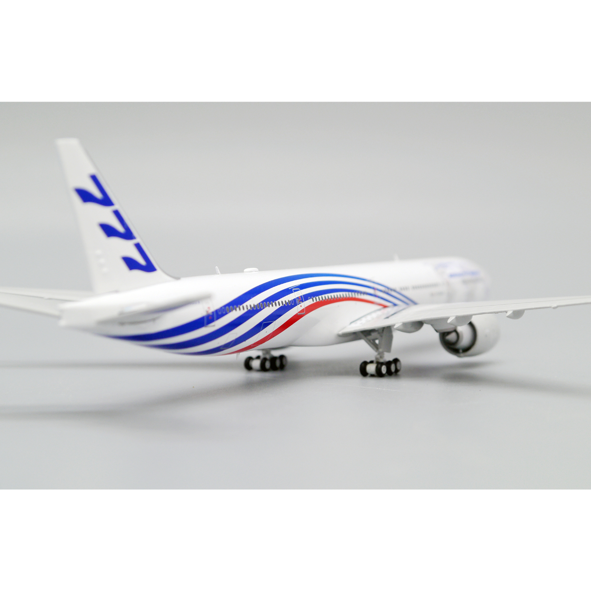 お取り寄せ商品】1/400 777-300ER ボーイング社「ハウスカラー