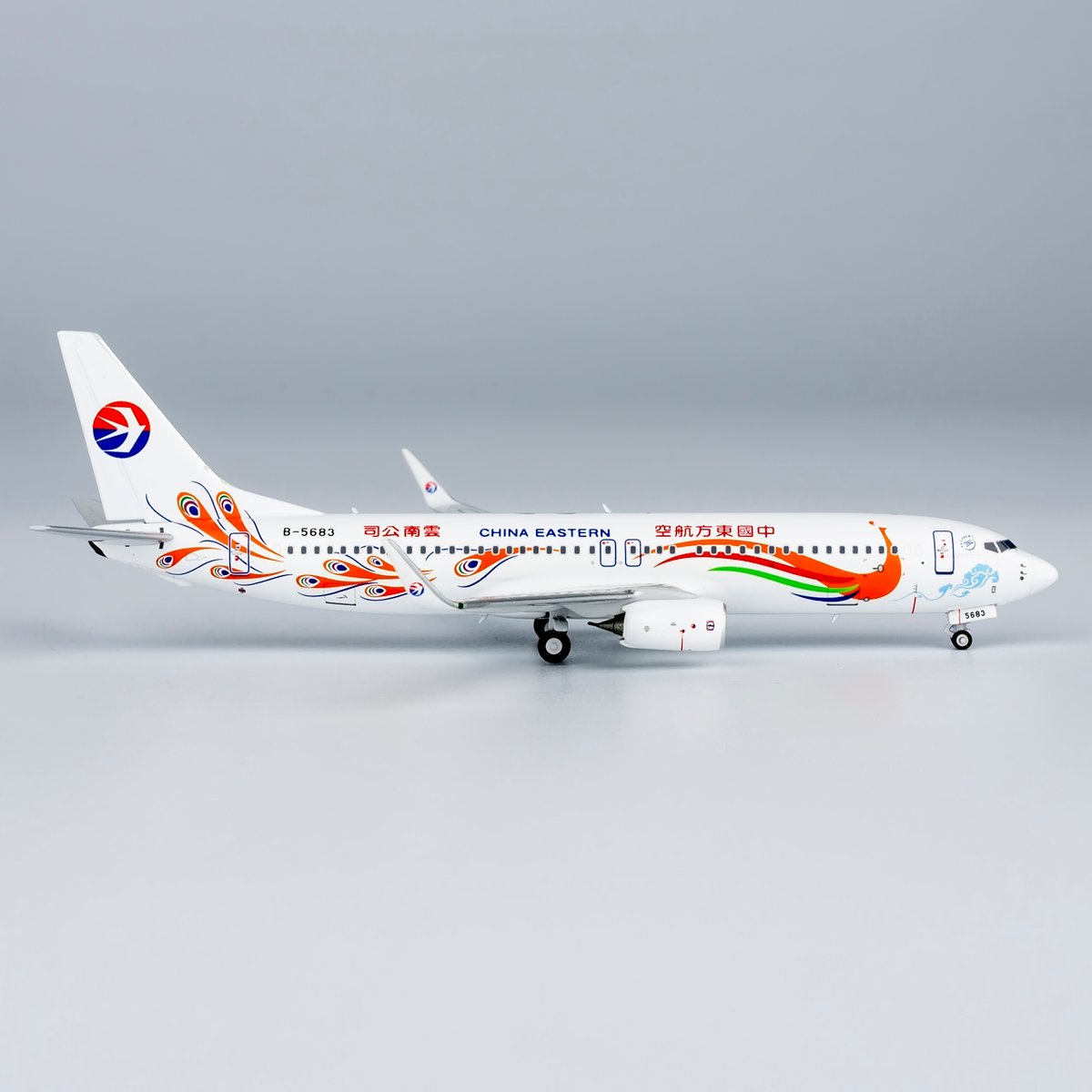 1/400 737-800/w 中国東方航空「雲南 孔雀(オレンジ)特別塗装機2012