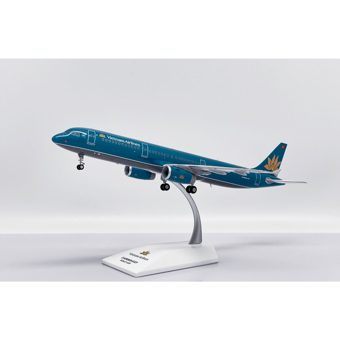 商談品‼️Vietnam Airlines Airbus A321 1/200 商談品‼️Vietnam Airlines Airbus A321 1/200 【公式通販】