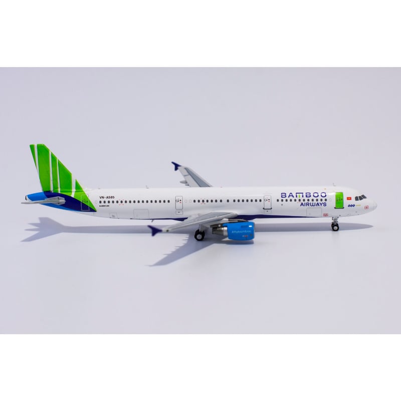 お取り寄せ商品】1/400 A321-200 バンブー・エアウェイズ VN-A585 |