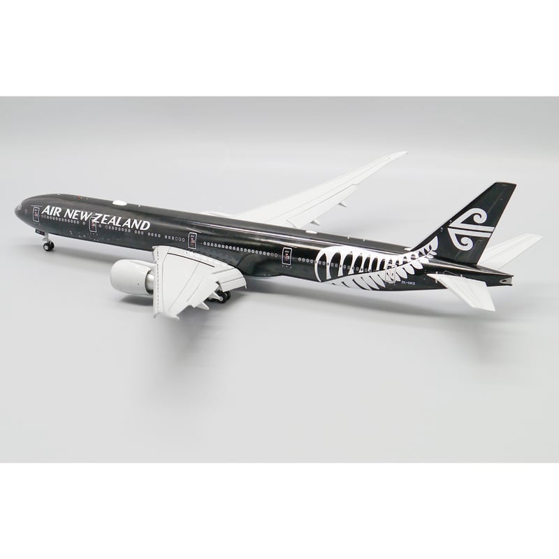 [新品]1/200 DHC-8-300 JA804K 退役記念限定 滑走路付き 限時セール】【お取り寄せ商品】1/200 777-300ER ニュージーランド航空