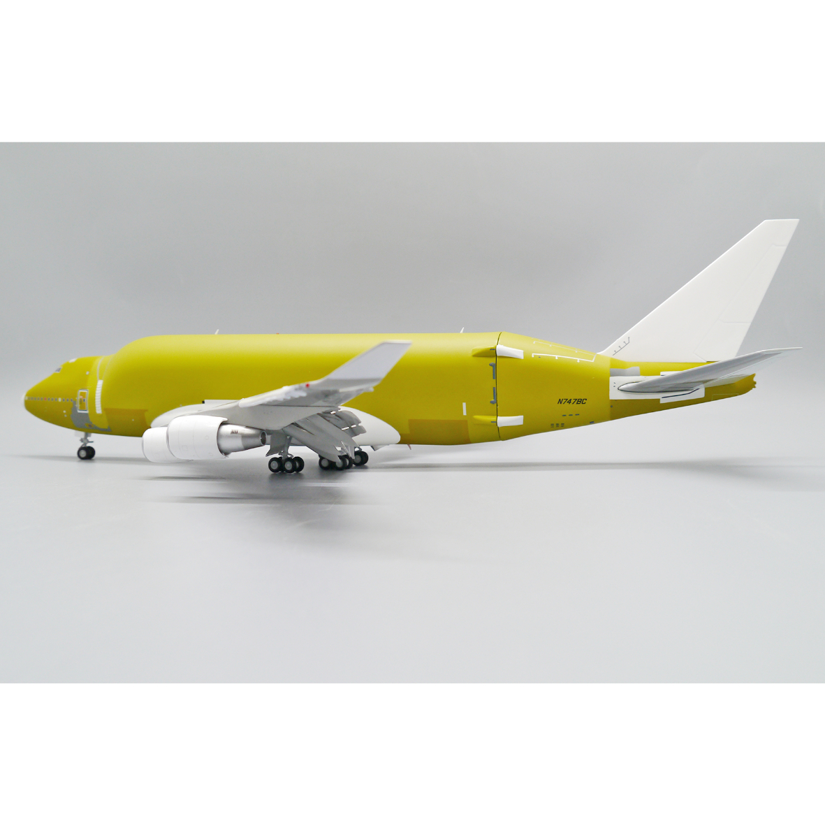 お取り寄せ商品】1/200 747-400(LCF)ドリームリフター下地塗装 胴体