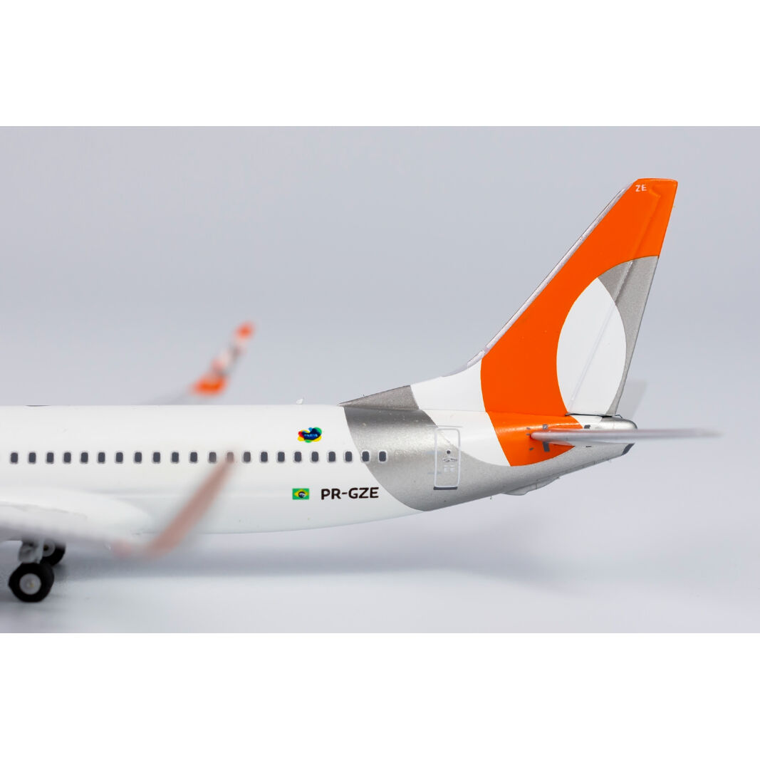 お取り寄せ商品】1/400 737-800/w ゴル航空 PR-GZE