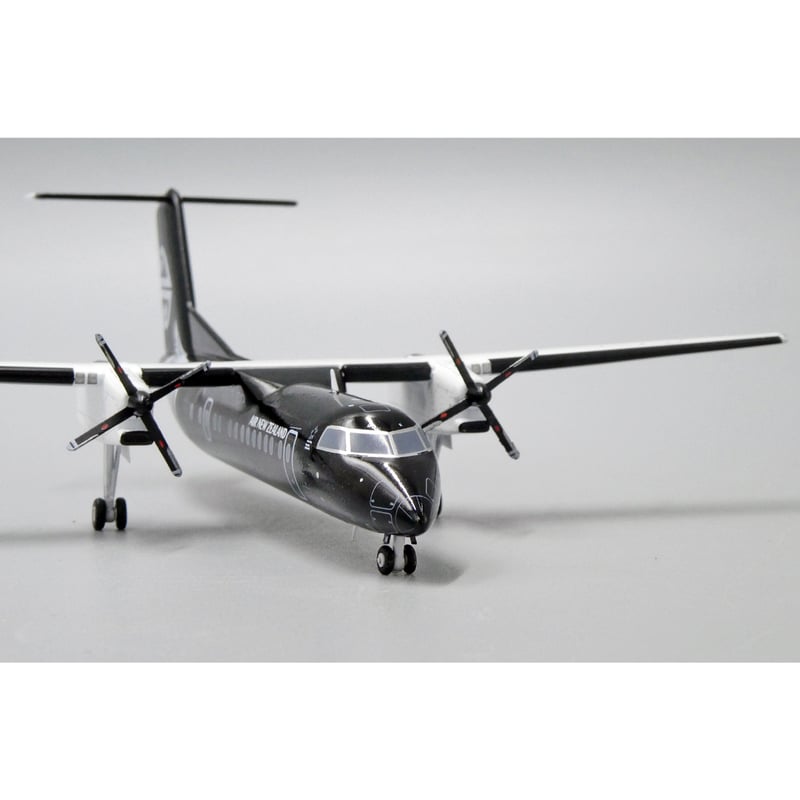 【非売品 美品】 Dash8 Q300 航空機模型 ソリッドモデル お取り寄せ商品】1/200 Dash8-Q300 ニュージーランド航空「All Black