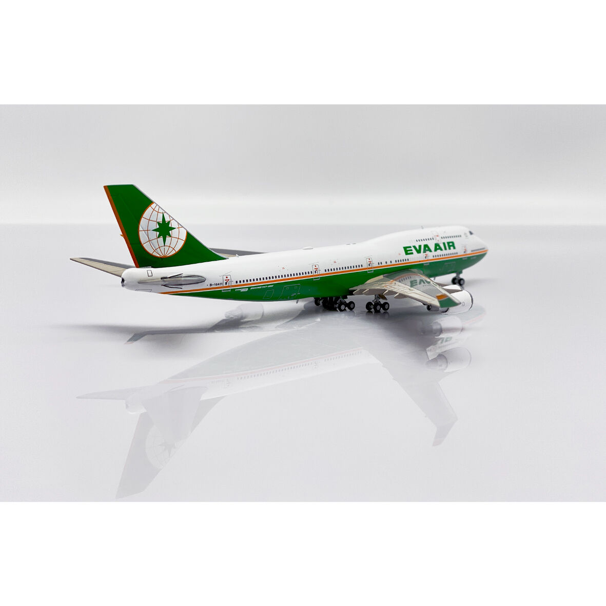 1/400 747-400 エバー航空(旧塗装) B-16411 （機体キーホルダー