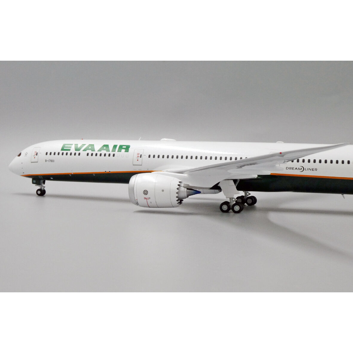 送料無料/即納】 エバー航空 飛行機模型 BOEING 787-10 1/200 非売品 