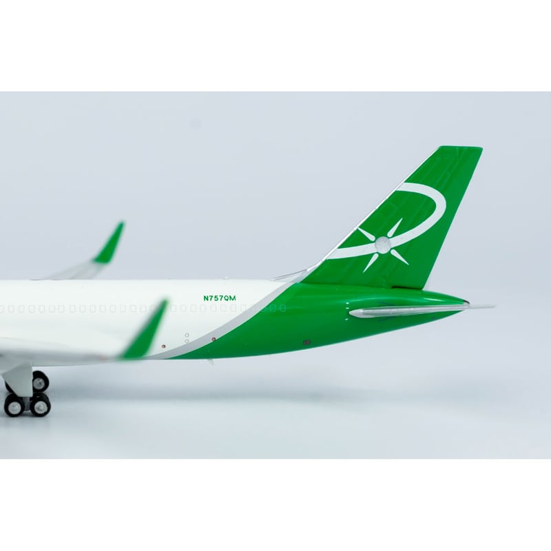 1/400 757-200SF アジア・パシフィック・エアラインズ N757QM | 1/400 757-200SF アジア・パシフィック・エアラインズ N757QM |