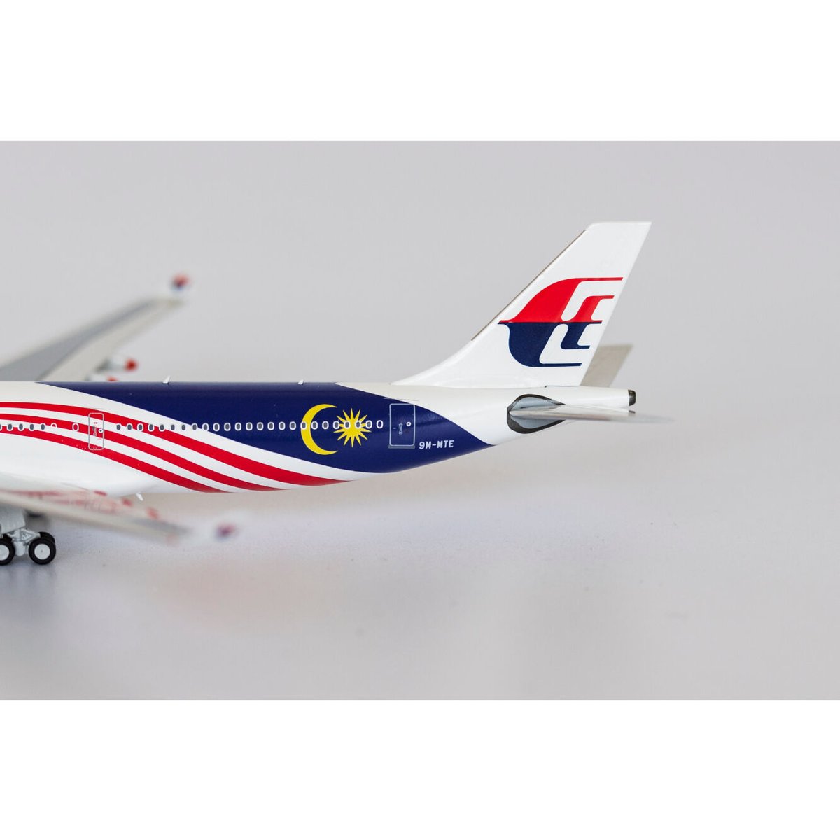 Malaysia airlines マレーシア航空 A330-300 1/400 マレーシア航空
