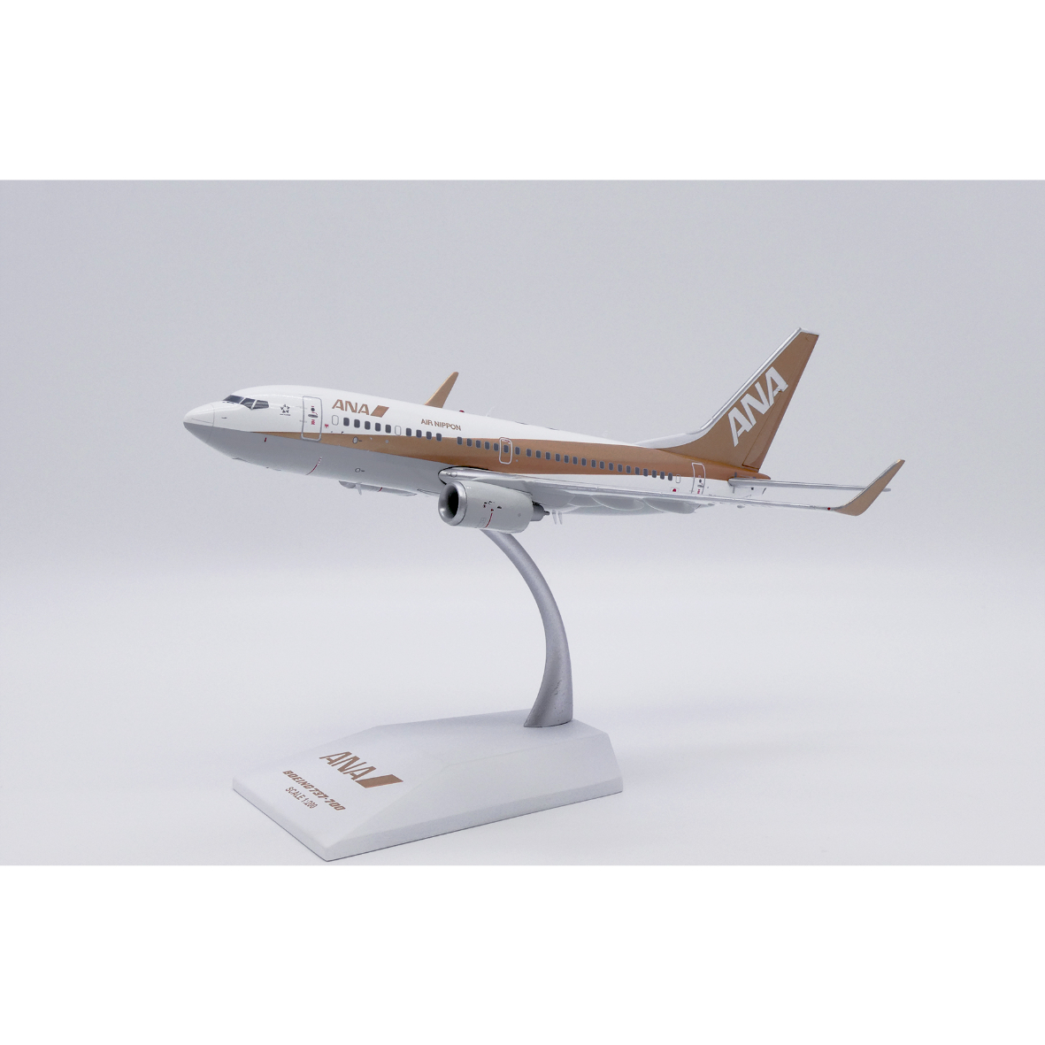 ➀ 1/200 ANA 全日空 B737-781 JA01AN ゴールドジェット ➀ 1