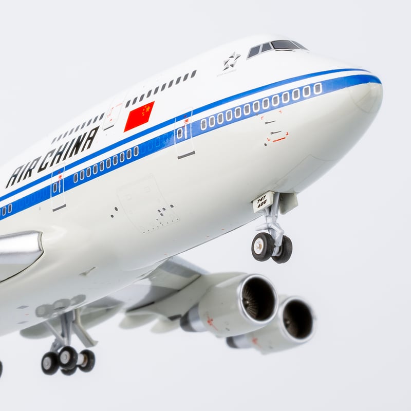 1/400 747-400 中国国際航空 B-2445 プラスチックスタンド付き |