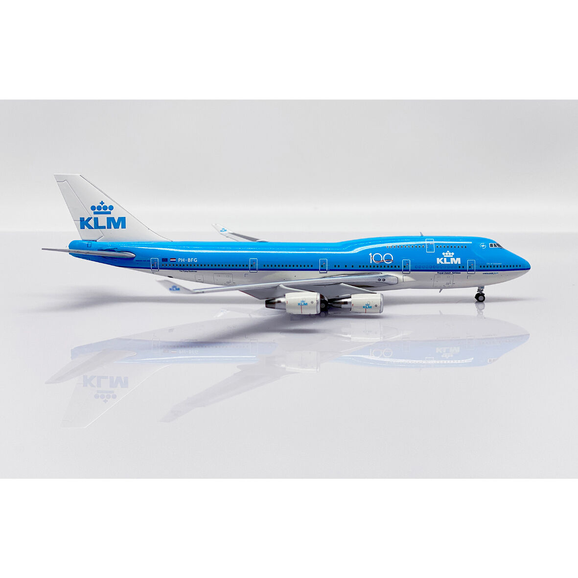 【先割予約10％OFF】1/400 747-400 KLMオランダ航空(旧塗装) PH-BFG （機体キーホルダー付き）