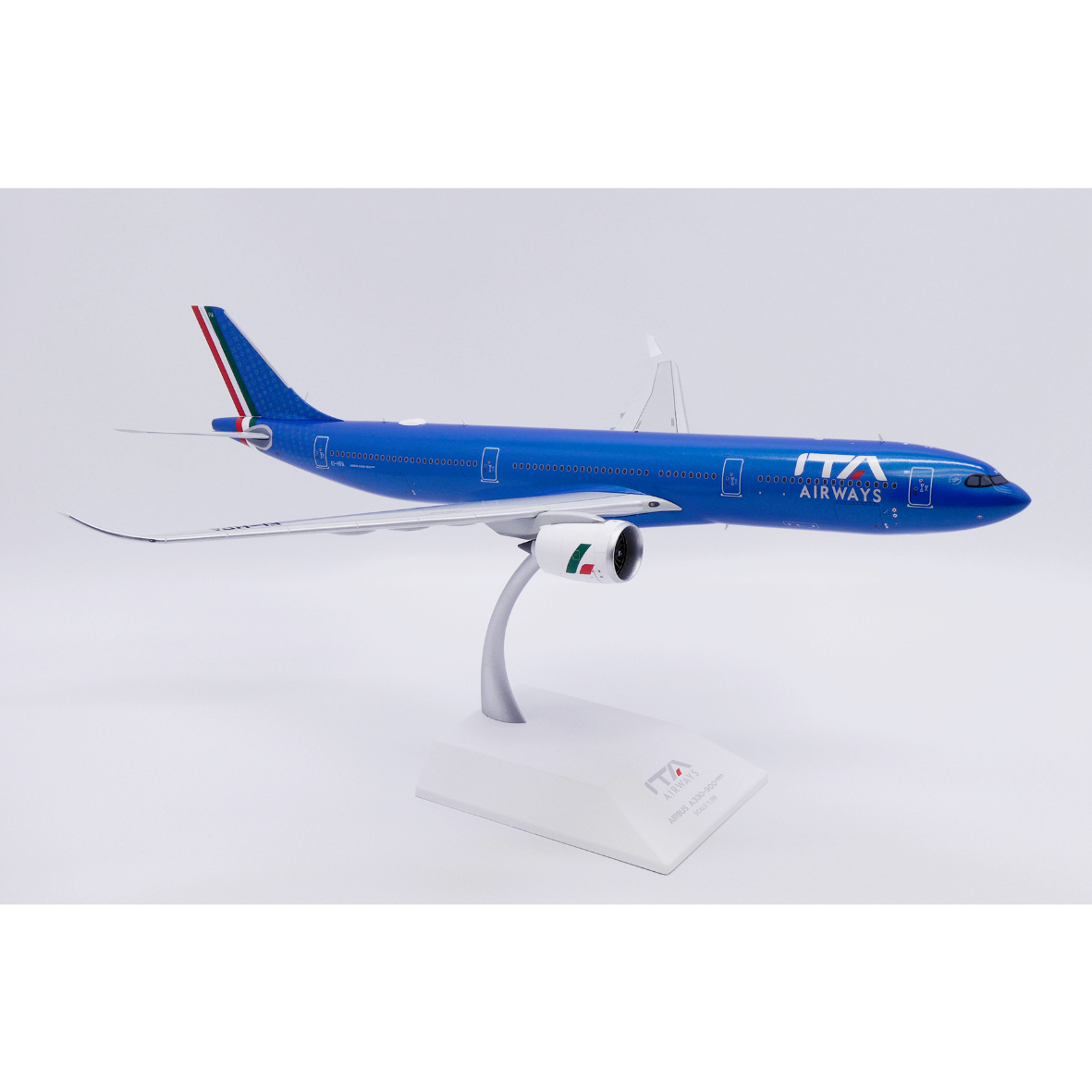 ITAエアウェイズ A330-900 EI-HPA 1/200 ITAエアウェイズ A330-900 EI-HPA 1/200 - メルカリ