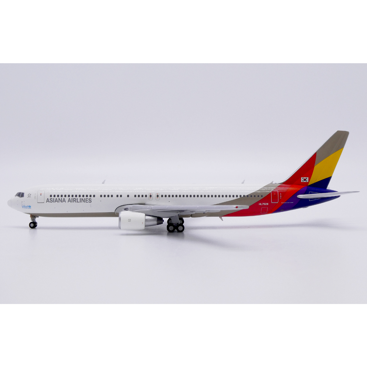 1/400 767-300ER アシアナ航空「Last Flight」 HL7528 | ひこ