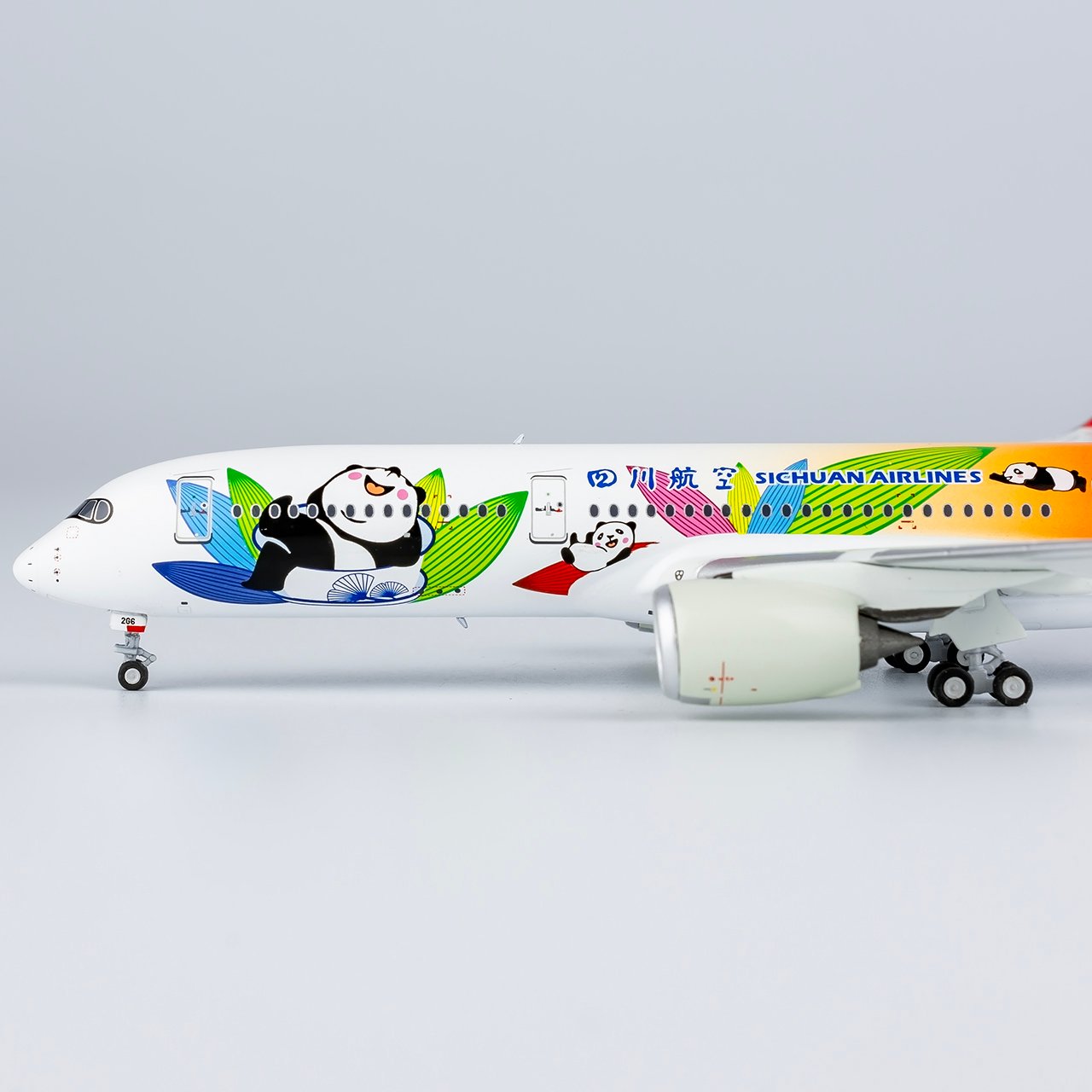 Airbus A330-300 四川航空 パンダ塗装 モデルプレーン 1/400 四川航空「パンダ特別塗装機」 B-32G6 | ひこーきちゃん模型専門店