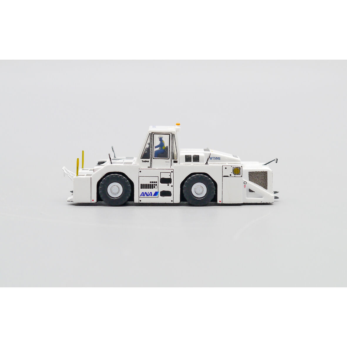 非売品・新商品情報】1/200 トーイングトラクターWT500E ANAカラー