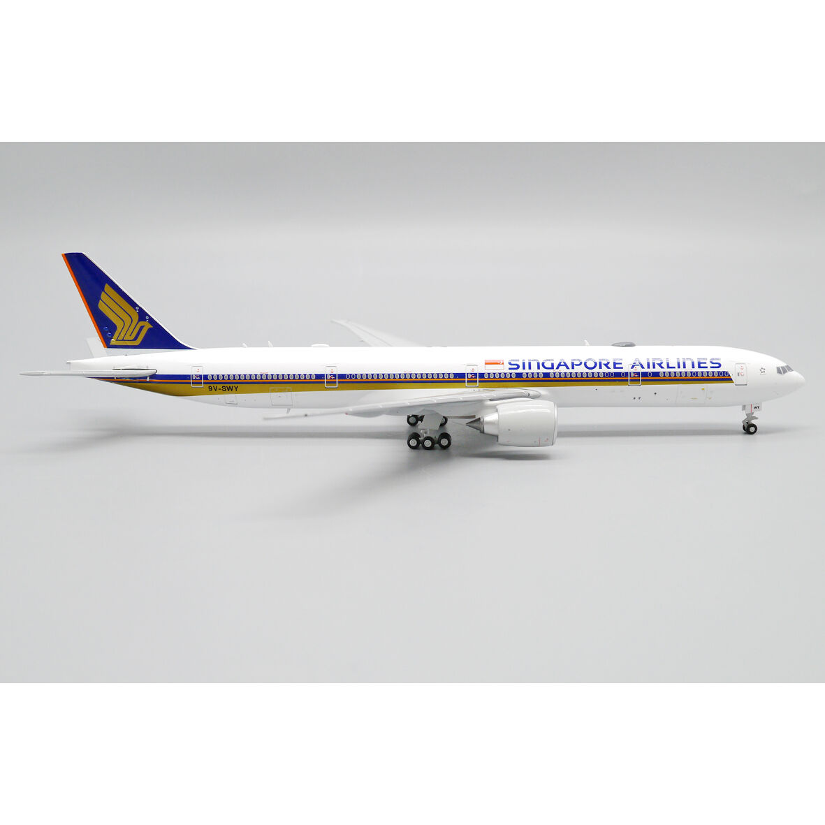 受注生産品】 シンガポール航空 777-300ER 9V-SWY 1/200 航空機 ...