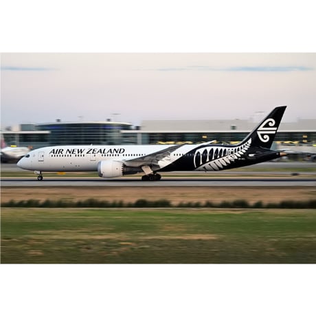 AIR NEWZEALAND B747-419 1/400 特別塗装機 ニュージーランド航空、『ホビット』特別塗装機が日本初飛来