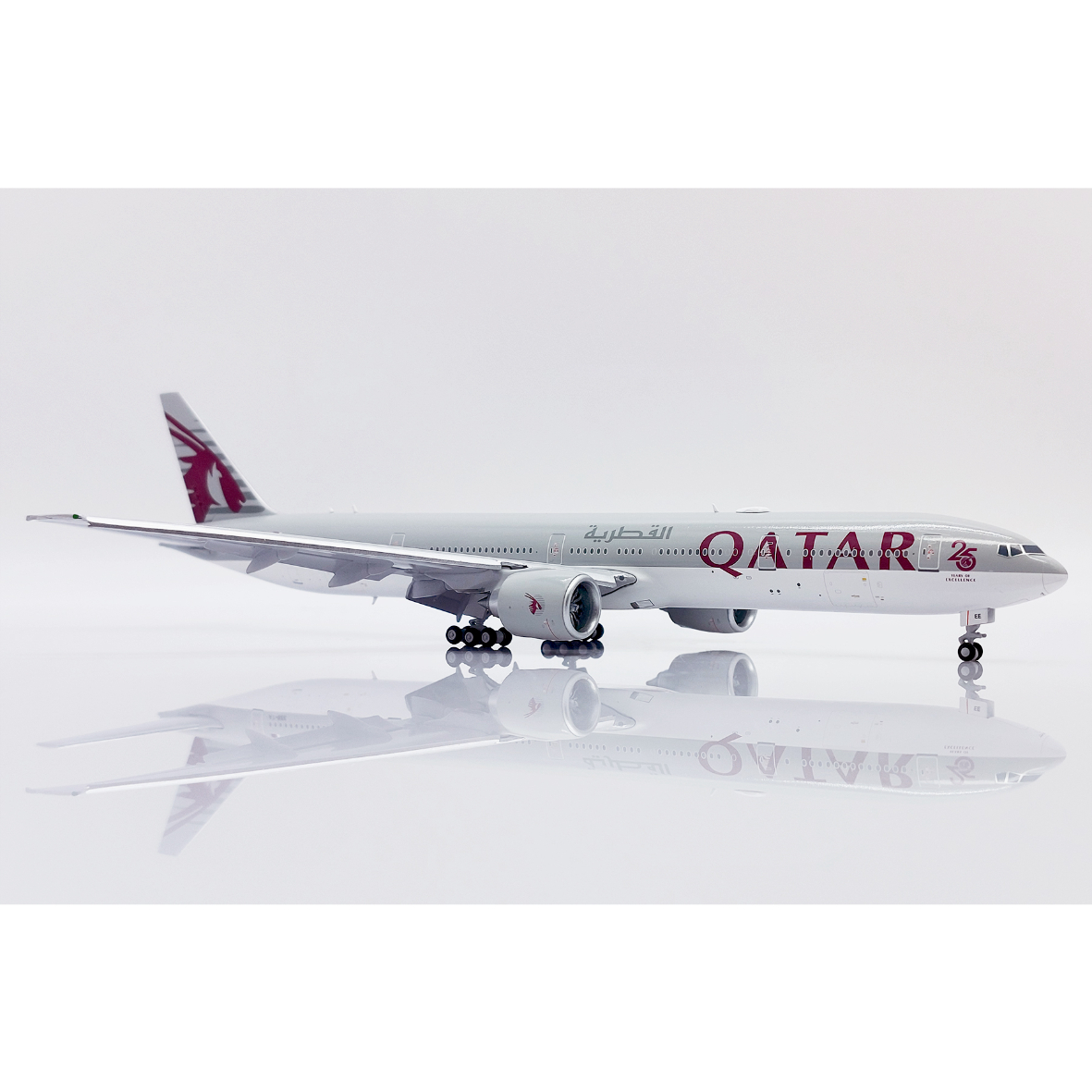 【値下げ中】カタール航空　ボーイング777-300 模型 お取り寄せ商品】1/400 777-300ER カタール航空「創立25周年特別